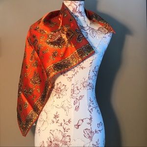 Orange 🍊 motif scarf!